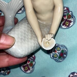 Lladro "Mirage" Mermaid
Holding Pearl Shell Figurine